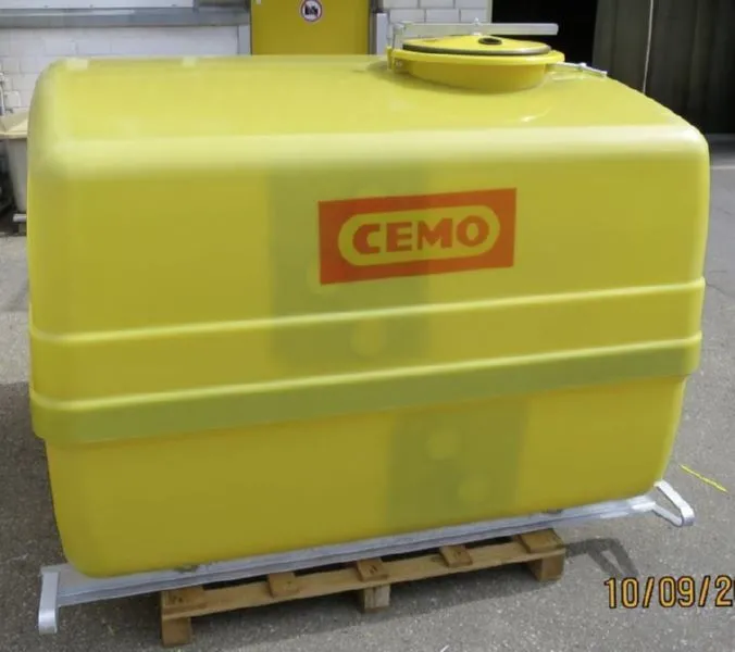 Cemo Fass 4000 l kofferförmig Dom 420 vorne